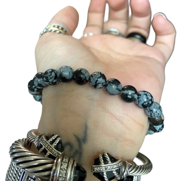 Obsidian gemstones & lotus flower charm bracelet - Picture 5 of 7